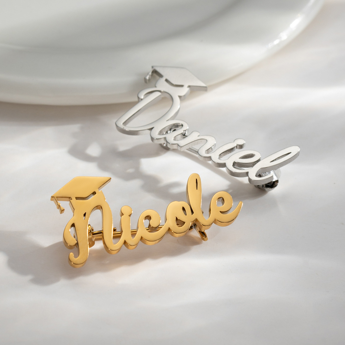 Personalisierte Edelstahl Namensbrosche Für Damen Und Herren_voghion.com