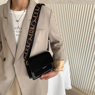 Retro bag one shoulder, fashionable woven straps, Korean style, 2022 collection