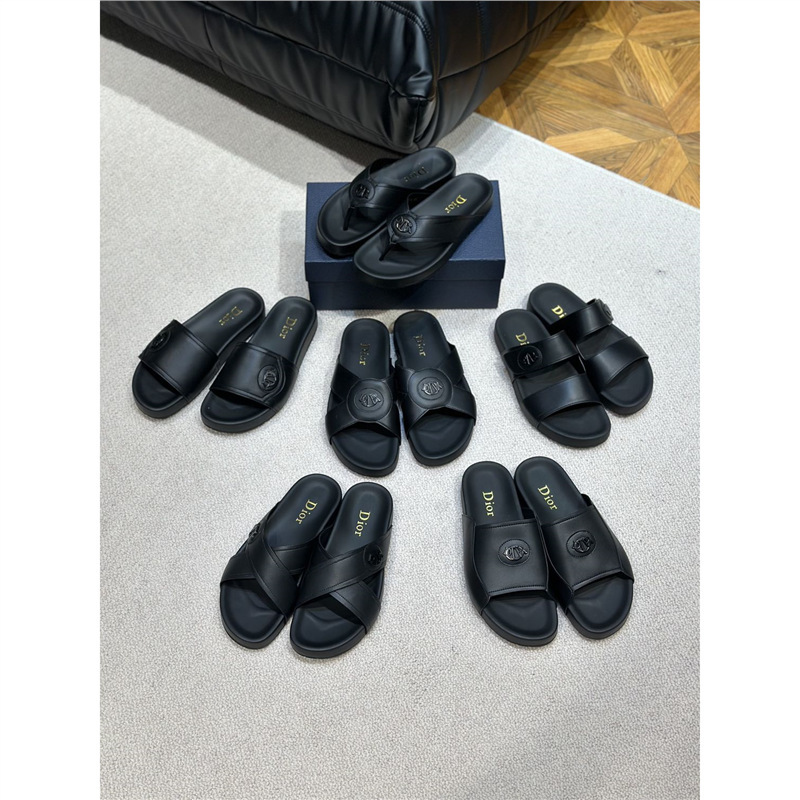 European Summer Men's Outdoor Slippers Non-Slip Home Soft Sole New Trendy Slip-On Sandals Stylish Simple Trendy