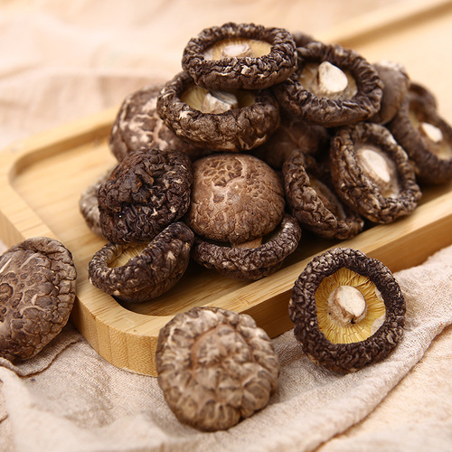 Home Use Dried Shiitake Mushrooms in Independent Bags, Bulk Packaging for Restaurants, Hotels, and Commercial Use, Thick-Fleshed, Rootless, Gold Coin Mushrooms, Winter Mushrooms, Dry Goods Wholesale