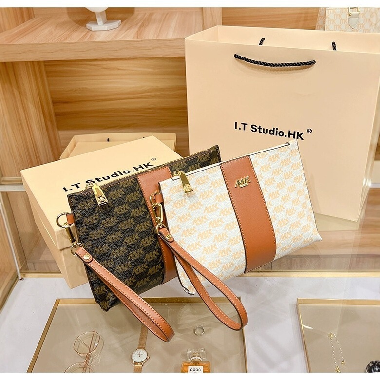 Hong Kong Women's Bag 2025 Spring New PU All-match Popular Letter Wallet European and American Fashion Personalized Small Bag Trendy