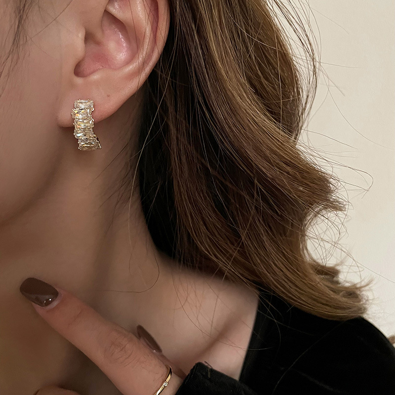 Orecchini curvi in zircone squisito in argento puro di alta qualità per le donne nel 2022, clip versatili alla moda e alla moda_voghion.com