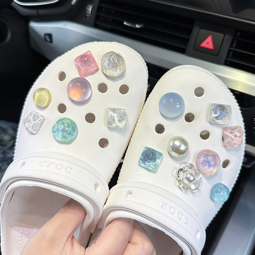 Xiaohongshu style hole shoe accessory shoe flower shoe buckle DIY detachable decorative buckle clip accessory cross accessory