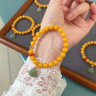 Natural old beeswax single-circle bracelet full of honey chicken oil yellow old beeswax with Hetian jade Buddha silver wholesale beeswax
