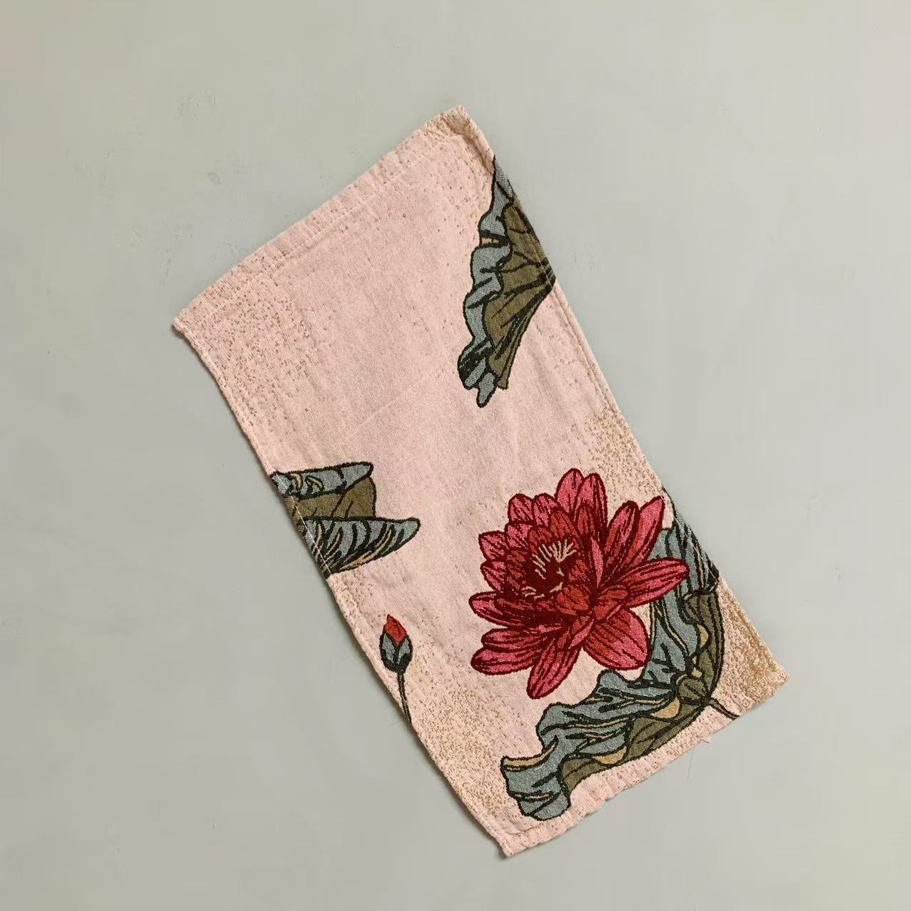 붉은 연꽃