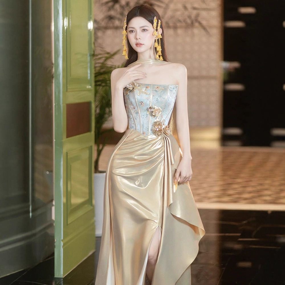 Golden New Chinese-Style Improved Version of a Dress with a Strapless Design, Elegant Long Dress for Birthday Banquets, Fashionable Pleated Slit Bridal Toast Dress