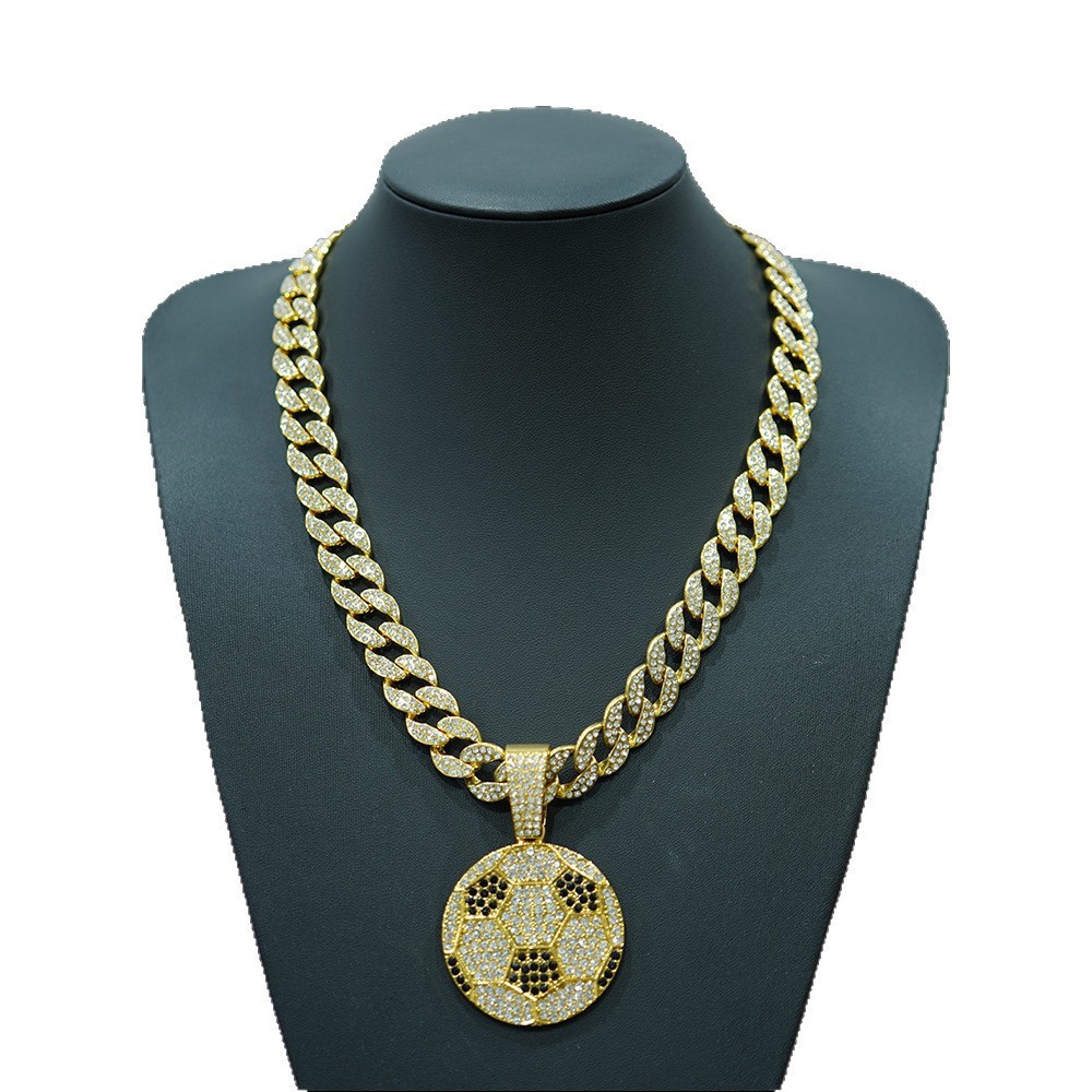 Europa y Estados Unidos venta caliente transfronteriza Copa del mundo lleno de diamantes fútbol aleación colgante cadena cubana para hombres collar joyería al por mayor image 5