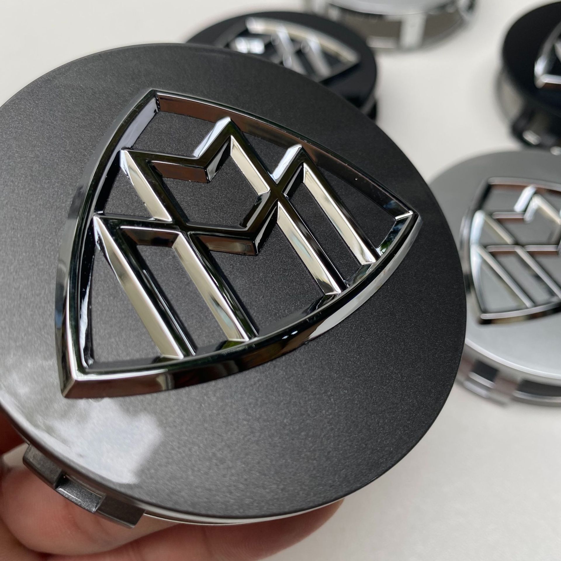 Suitable for Mercedes-Maybach Wheel Hub Caps W222S600Ls400L Electroplated Wheel Hub Modification Center Cap Logo Matte
