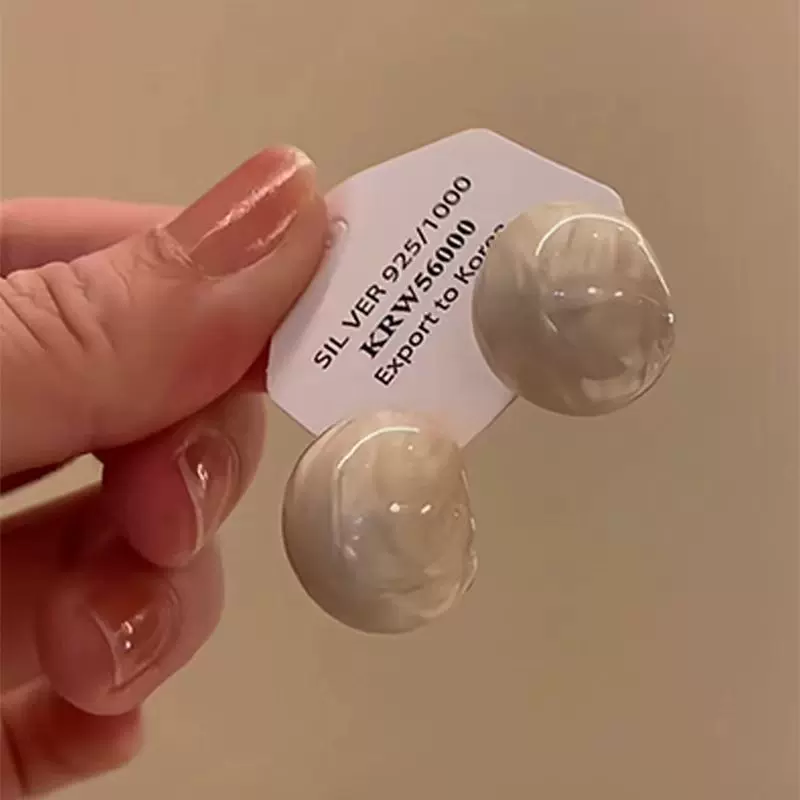 温柔气质小巧奶油白C形豆豆耳钉女简约小众设计轻奢高级感耳饰 潮