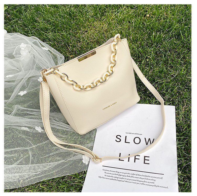 The 2022 new Korean-style women's bucket bag is a trendy spring and summer single-shoulder crossbody bag for young women. It's a cute and simple commuting bag for women undefined