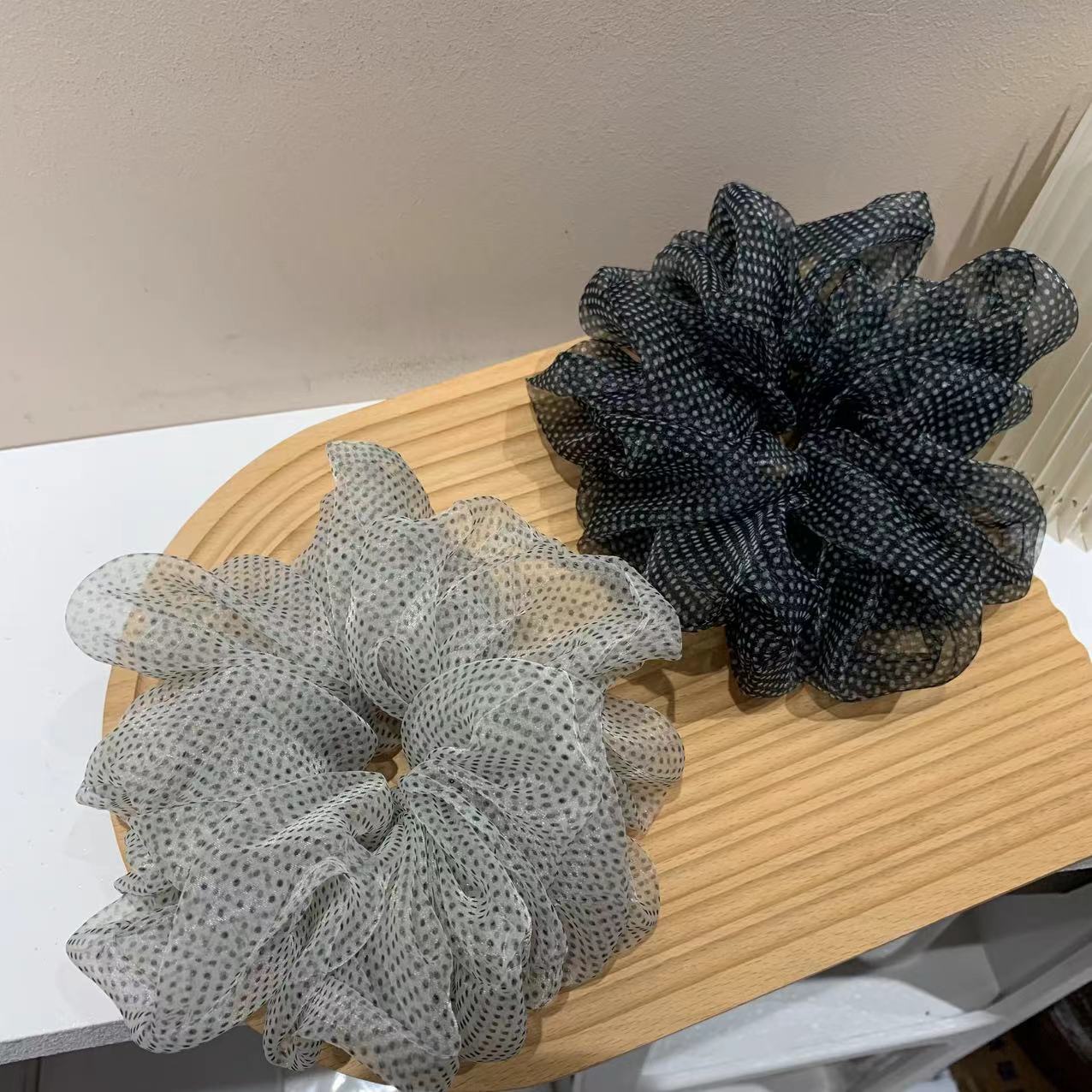 Scrunchie a pois stile coreano in garza per chignon grande_voghion.com