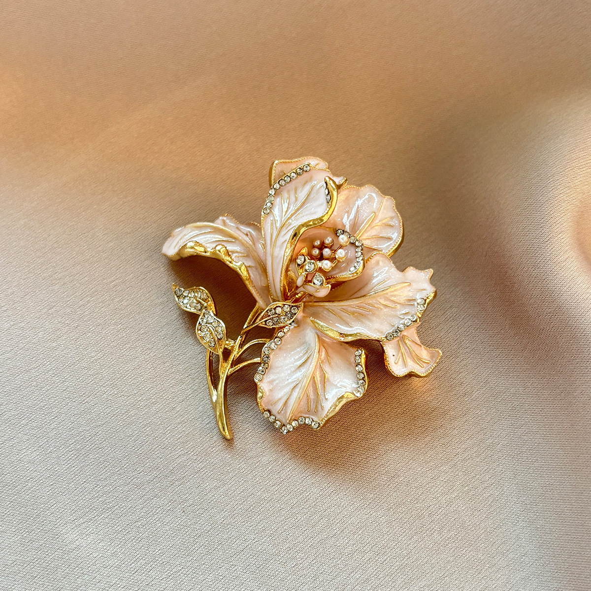 Chinese-Style Pearl Flower Tassel Brooch for Women, Exquisite Rhinestone Enamel Brooch, Retro Suit Qipao Pin, Trendy