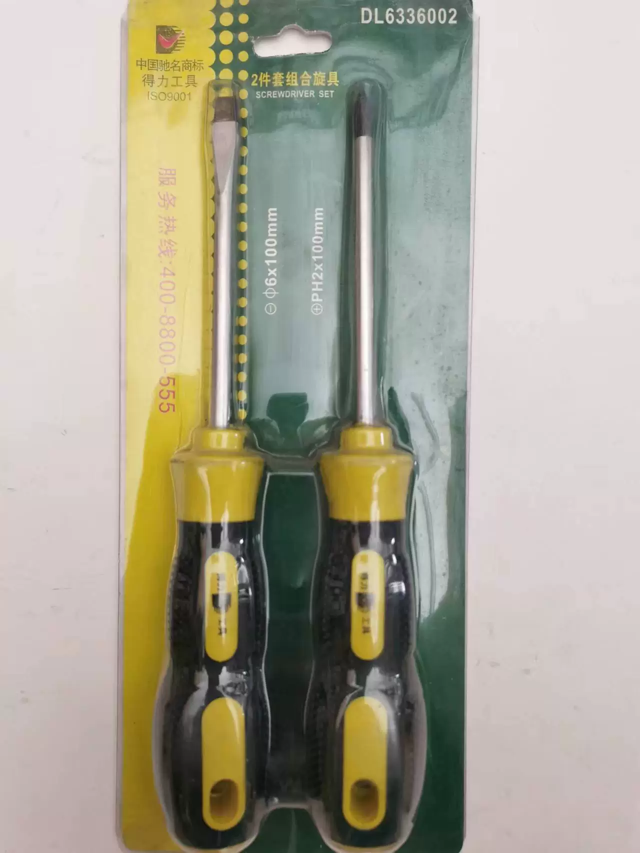 Отвертка Kléй? — оригинал:得力 Screwdriver, set — перевод: Набор отверток Deli? Hmm better: Набор отверток Deli? The word 得力 is brand 