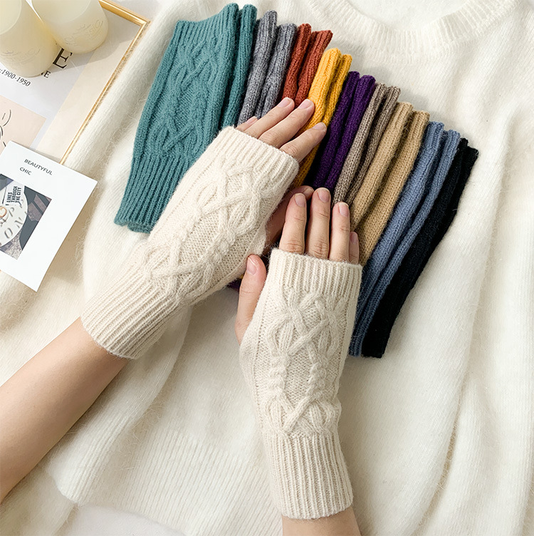 Unisex Sweet Simple Style Solid Color Gloves 1 Pair display picture 34