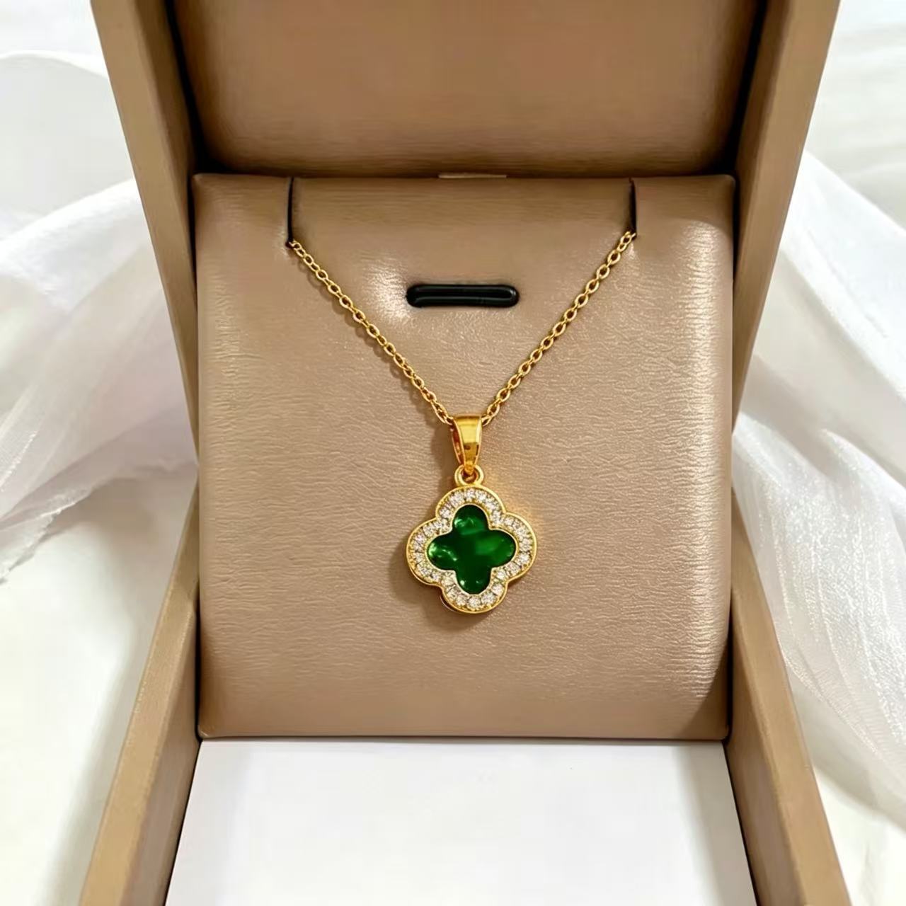European and American Cross-Border Jewelry Multi-Color Zircon Four-Leaf Clover Titanium Steel Necklace for Women, Stylish and Simple Clavicle Chain with a Sense of Design