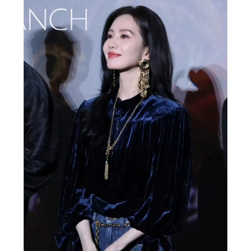 Palm Liu Shishi Star dark blue Golden Velvet Top Short Seven-Sleeve Strap Shirt Pleated Spring Women