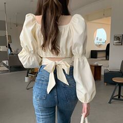 バブルスリーブスクエアカラーホットガールシャツ女性の秋の新しいフレンチニッチデザイン策略リボン長袖トップ