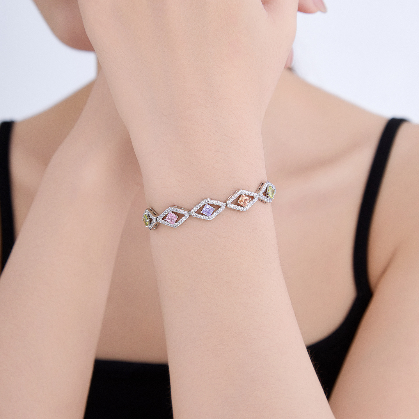 Pulsera Geométrica de Rombo de Aleación de Cobre para Mujer image 3