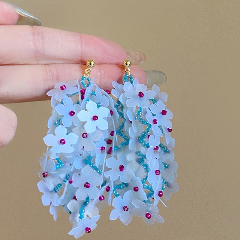 Pendientes de borla de cuentas de arroz de flor de gasa de aguja de plata Pendientes de todo fósforo de estilo de vacaciones Pendientes frescos y dulces para mujer