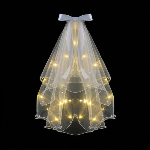 White chiffon bride headpiece, white veil covering face, multi-layered, short, Korean-style simple chiffon wedding dress, studio photography, fluffy style