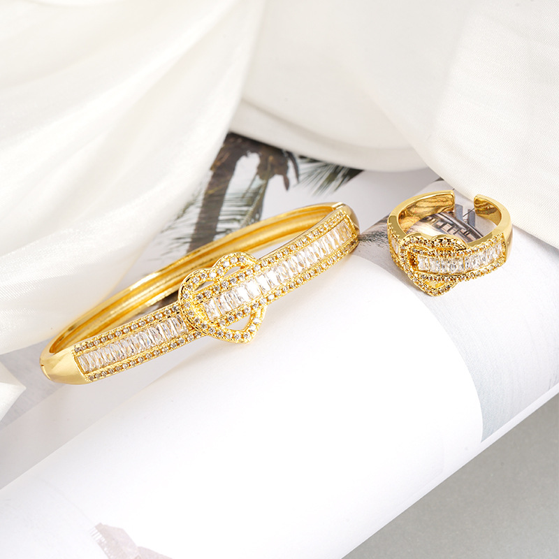 Pulsera con hebilla de 18k de galvanoplastia de oro de arena antigua, anillo de apertura de circonio con incrustaciones de amor de nicho, joyería de mano transfronteriza de sentido avanzado