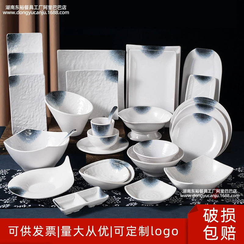 Коллекция столовой посуды под фарфор, сапфировая рельефная отделка, разные тарелки и миски