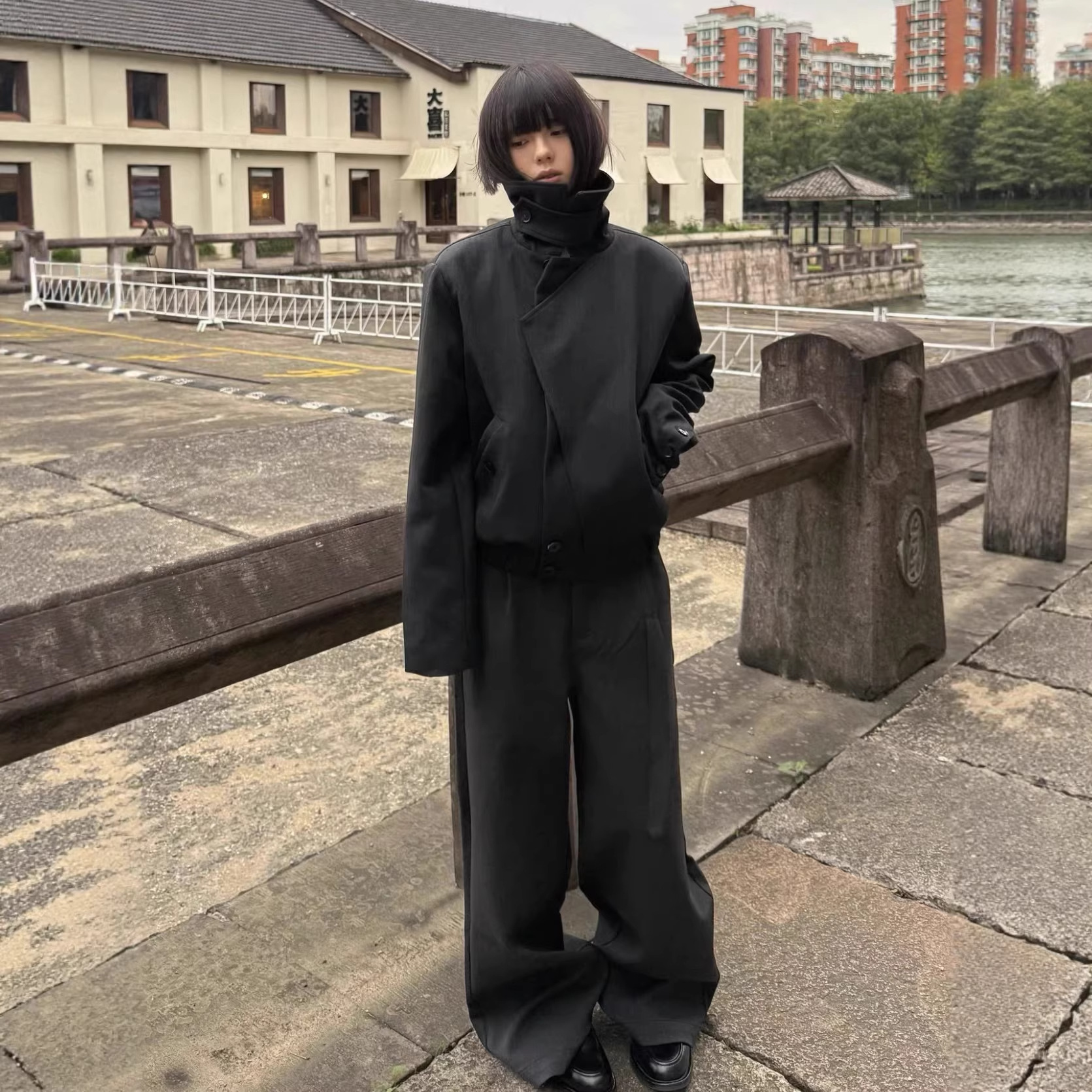 Korean Cleanfit old-money style oversized wool jacket with folded placket, straight shoulders, trendy stand-up collar, short zip-up design.