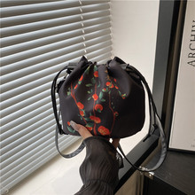 �¿�Ů���r���֙C���߶�б����͹Ű��ռ{Ůʿ�Ї��L���e�����l