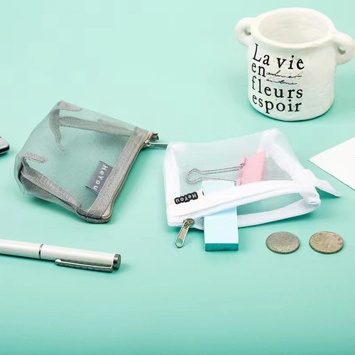 Simple triangular hollow coin purse nylon three-dimensional large capacity key card bag coin bag portable storage bag