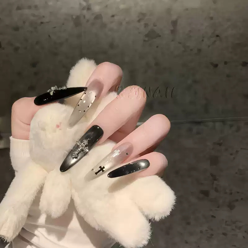 Handmade fake nails, dark style for hot girls, high-end cat-eye nail art, European and American style nail patches, flattering and beautiful Handmade fake nails, dark style for hot girls, high-end cat-eye nail art, European and American style nail patches, flattering and beautiful
