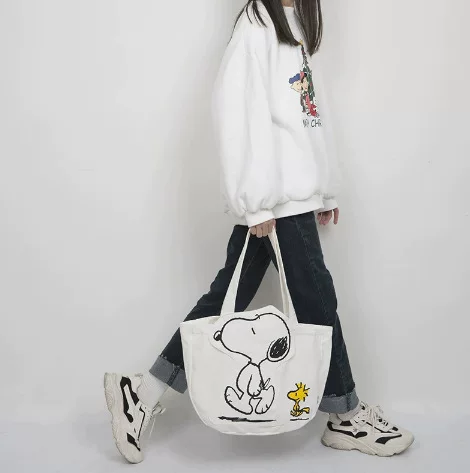 New Fresh Snoopy Shoulder Bag Large Capacity Canvas Bag Fashionable Versatile Mom Tote Shopping Bag