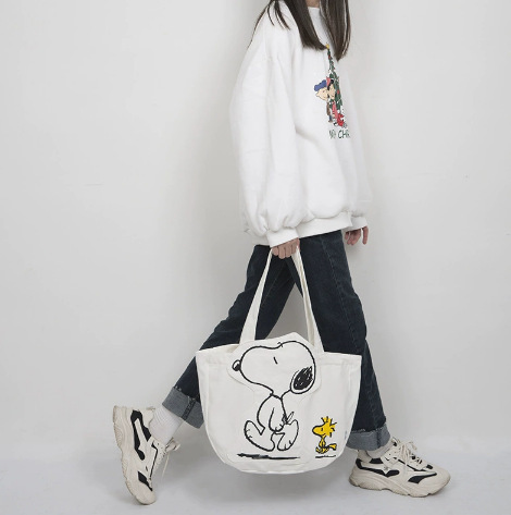 New Fresh Snoopy Shoulder Bag Large Capacity Canvas Bag Fashionable Versatile Mom Tote Shopping Bag New Fresh Snoopy Shoulder Bag Large Capacity Canvas Bag Fashionable Versatile Mom Tote Shopping Bag
