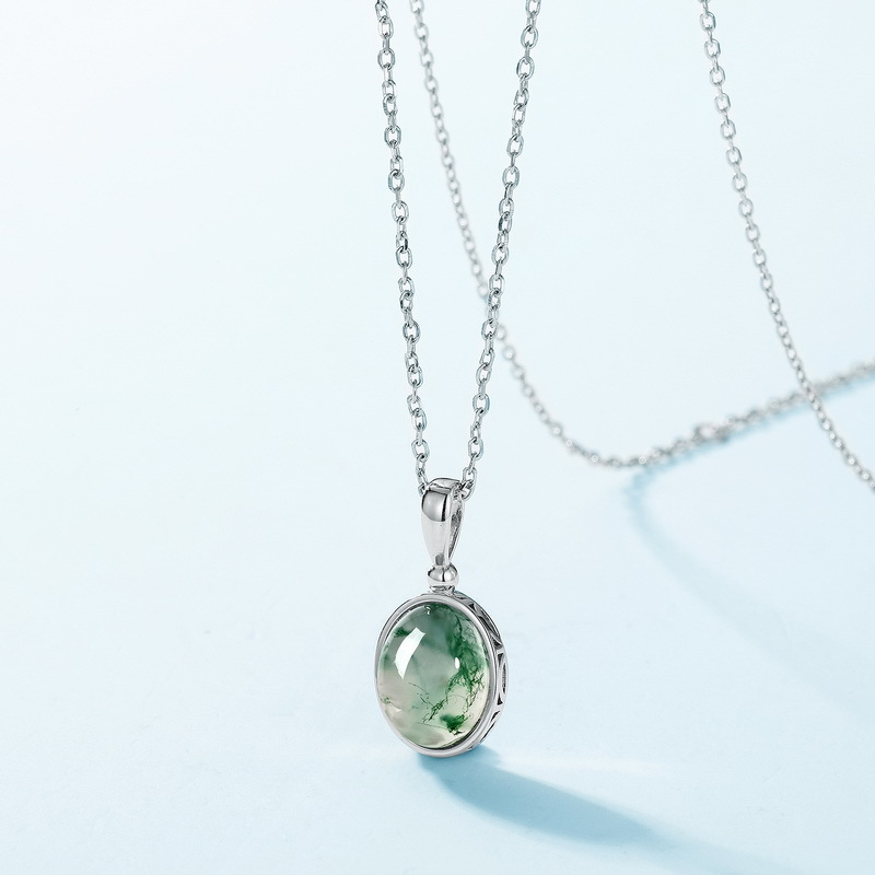 Colgante de ágata de agua natural brillante con incrustaciones hechas a mano de nuevo estilo transfronterizo S925 colgante de clavícula de piedra de musgo verde con incrustaciones de plata