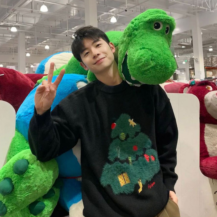 Explosiones transfronterizas de tamaño europeo de tamaño grande árbol de Navidad sensación de atmósfera tridimensional flocado camisetas de punto suéter hombre otoño invierno fábrica mayorista