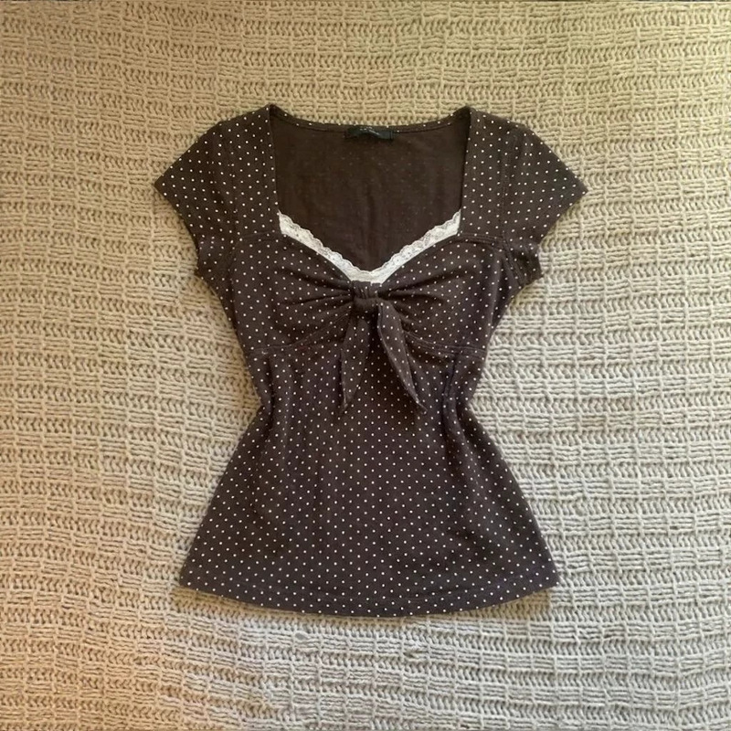 Retro Polka Dot Lace Bow Short-Sleeved T-Shirt for Women in Summer, Sweet and Spicy Design, Waist-Cinching, Slim-Fitting Top Retro Polka Dot Lace Bow Short-Sleeved T-Shirt for Women in Summer, Sweet and Spicy Design, Waist-Cinching, Slim-Fitting Top