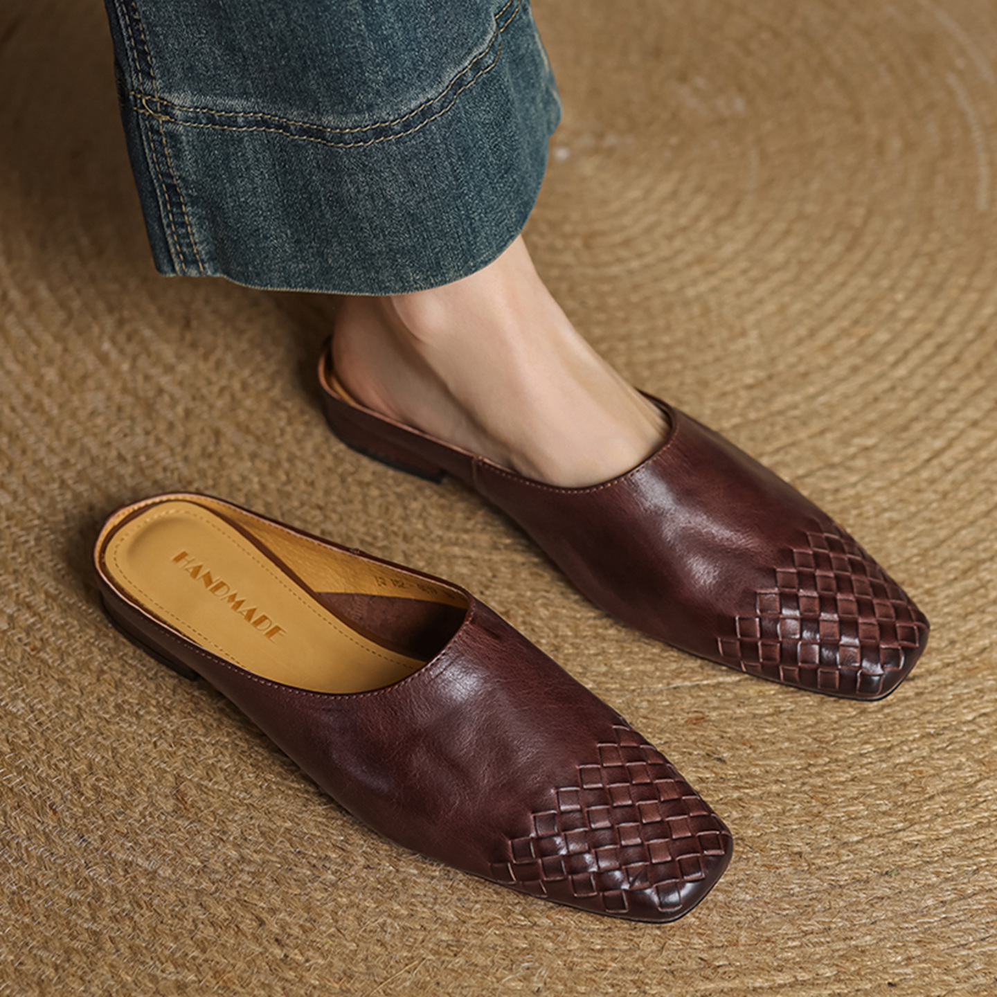 Giày mule nữ da bò mũi vuông miệng nông đế bệt — màu nâu