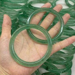 緑のいちごの結晶のブレスレットの民族の風のアクセサリの士は多いです。