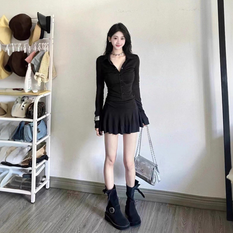 美式运动风黑色褶皱长袖连衣裙女秋季设计感单排扣收腰减龄短裙子|undefined
