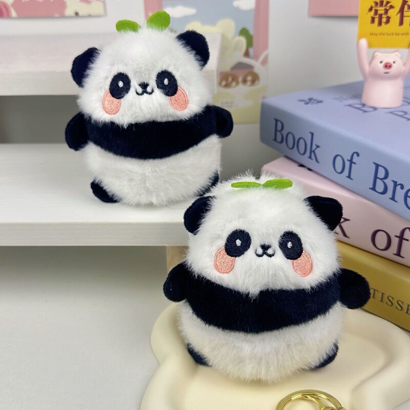 ネットの赤いかわいいパンダのペンダントのぬいぐるみのキーホルダーの公の子のカバンはアクセサリーのペンダントの人形を掛けます。|undefined