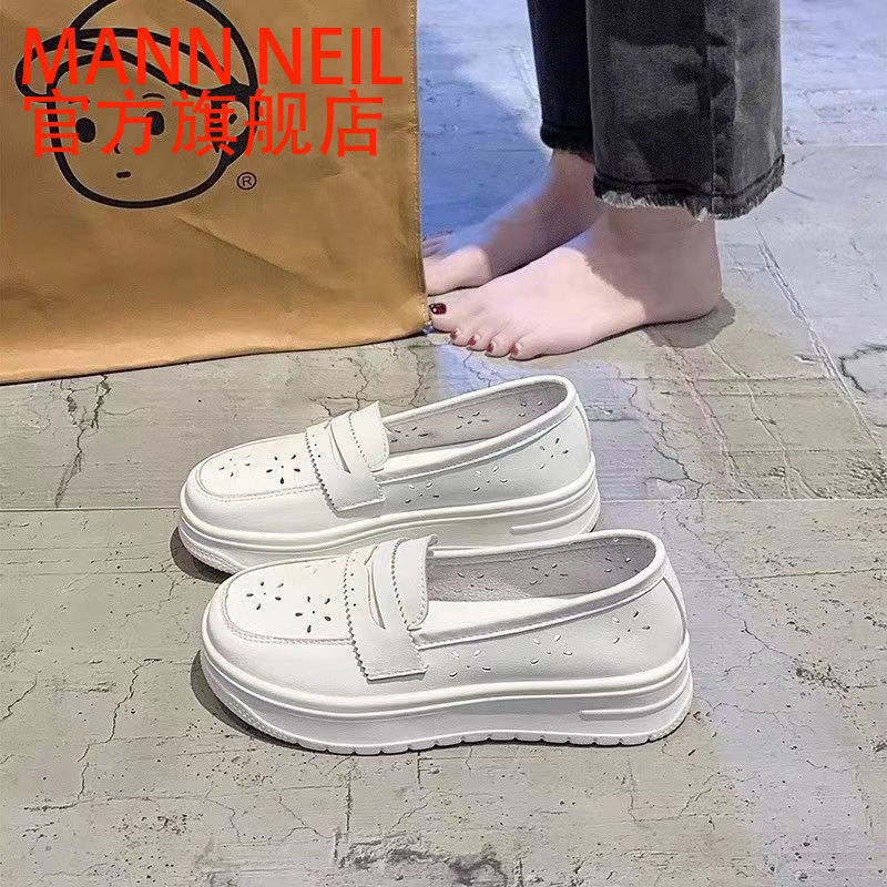 2024 primavera y verano nuevos zapatos de enfermería hembra hueco suela suave transpirable antideslizante nuevo agujero médico simple zapatos pequeños zapatos blancos