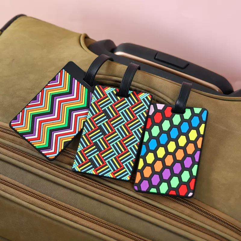 新款 pvc行李牌旅行登机吊牌几何方形行李箱挂牌工作牌公交卡卡通