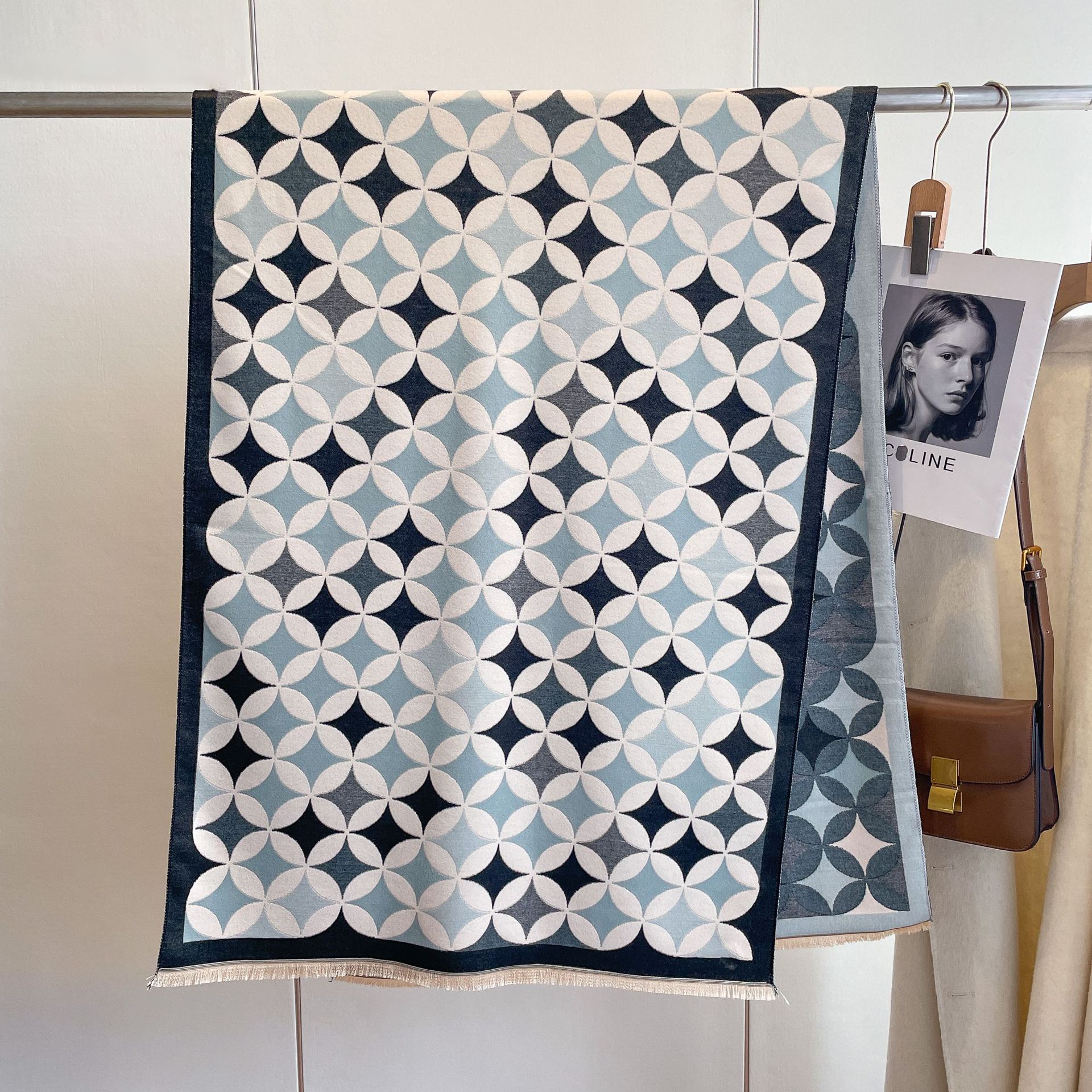 Otoño e Invierno estilo coreano versátil clásico diamante a cuadros bufanda de Cachemira engrosada de las mujeres habitación con aire acondicionado bufanda caliente chal