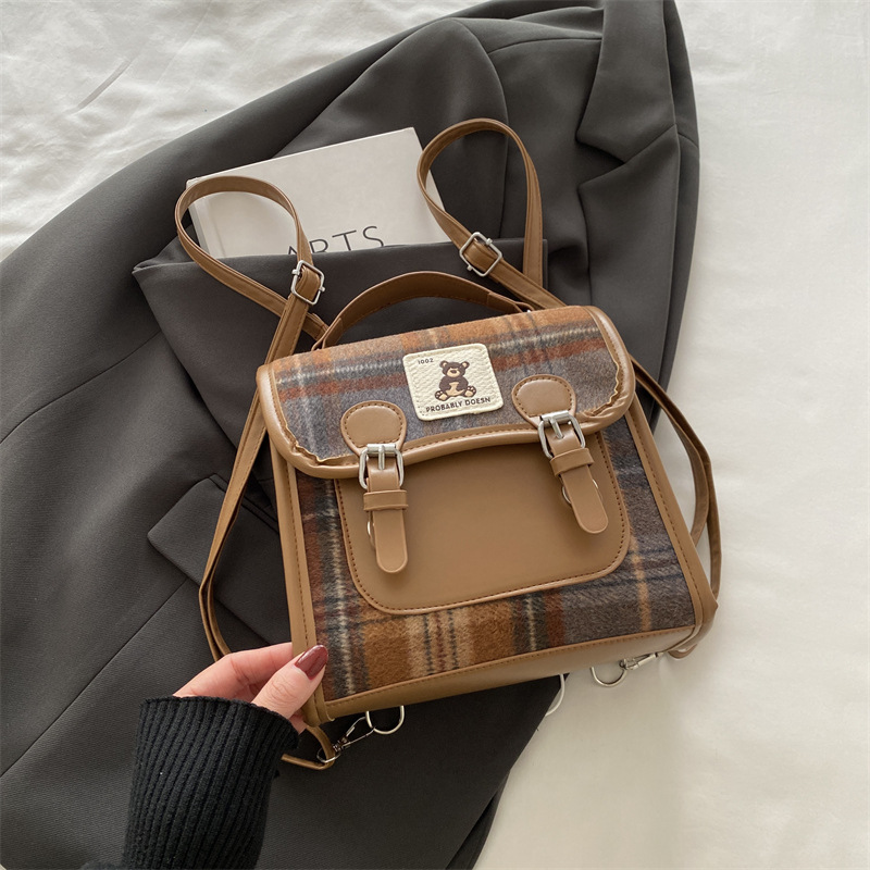 Nueva bolsa de invierno 2024 bolsos de moda de mujer mochila de hombro portátil de gran capacidad retro mochila de hombro