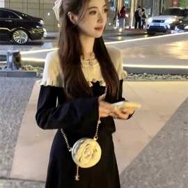 欧洲站早秋装显瘦穿搭2026新款小个子温柔风撞色针织连衣裙两件套