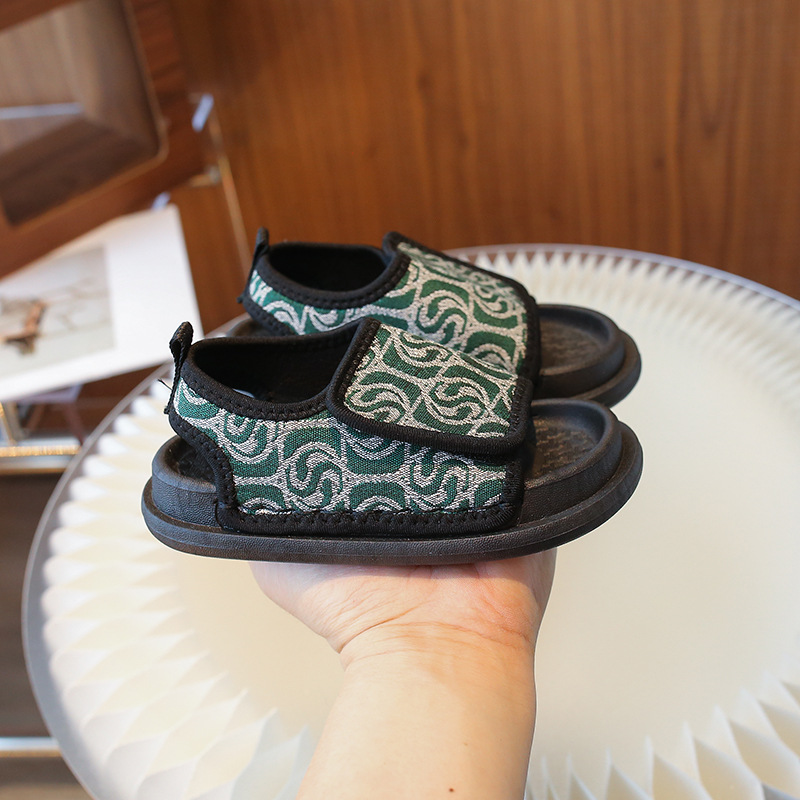 Sandalias de verano 2025 para niños y niñas, sandalias de bebé modernas con punta abierta, tejido transpirable y suela blanda, zapatos de playa