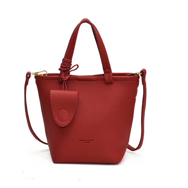 Nicho simple bolso de cesta de verduras de mano para mujeres otoño y invierno 2025 nuevo estilo versátil textura bolso de cubo de transporte de viaje mochila