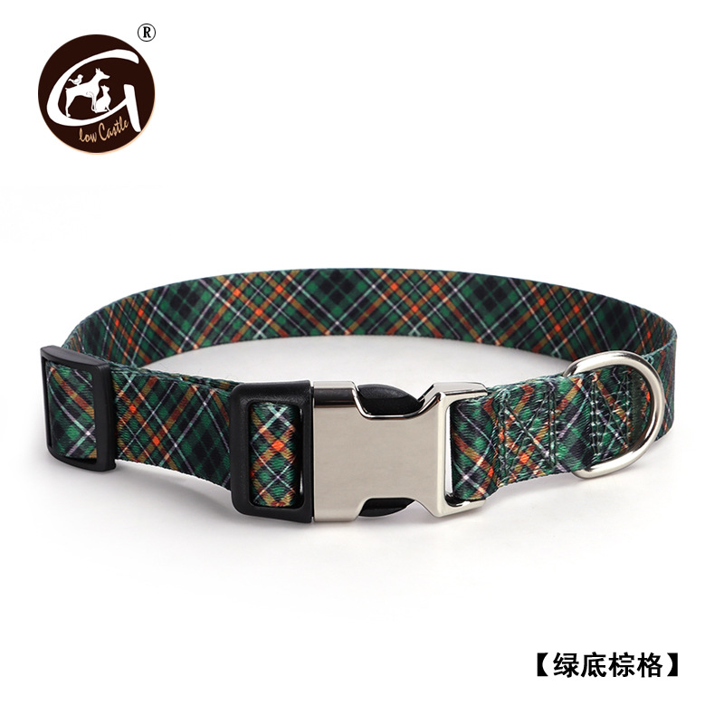 녹색 배경 다크 브라운 격자