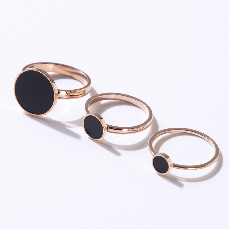 Japanese and Korean fashion round black shell ring Women's versatile rose gold simple titanium finger joint ring jewelry wholesale