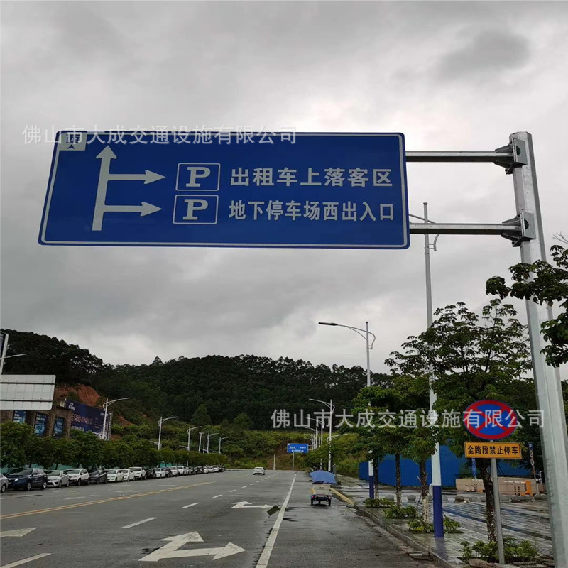 厂家供应 八角杆交通标识牌杆 热镀锌道路标志杆 F型八角杆圆底座