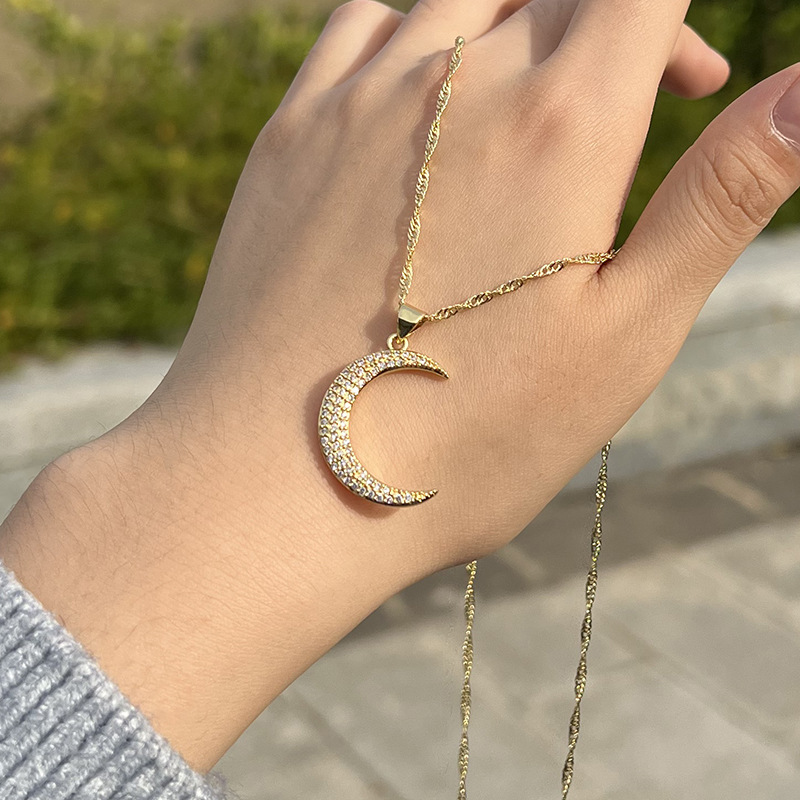 New simple zirconium inlaid crescent copper gold-plated zirconium inlaid necklace